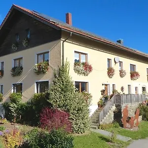 Huisnhof Apartment Arrach
